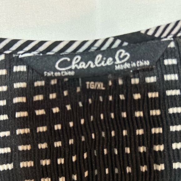 Charlie B - XL - Black and White Patterned Blouse- ties at top front - - Picture 5 of 8